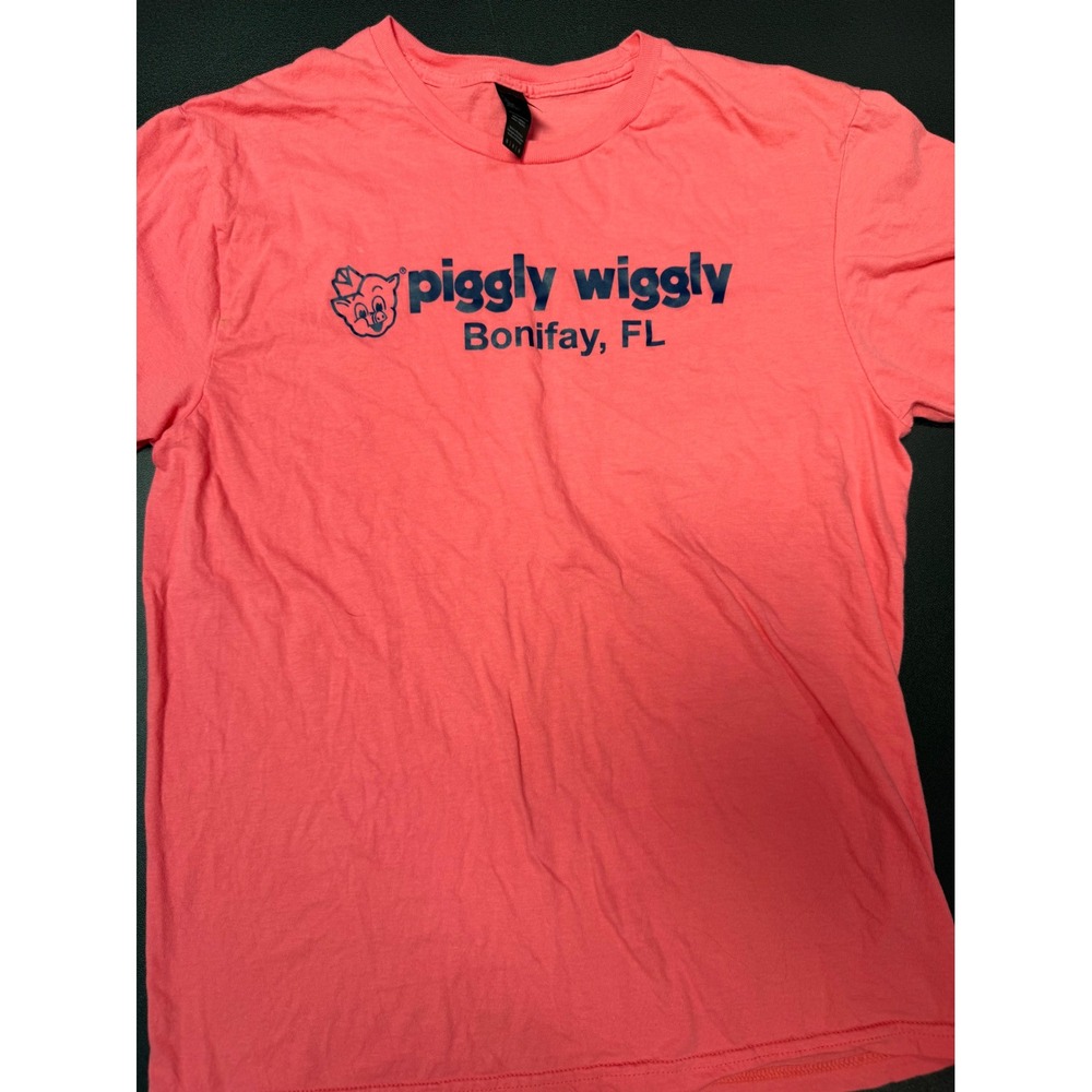 Gildan Piggly Wiggly Bonifay FL Surfing Pig‎ Graphic T-Shirt Pink Mens Medium